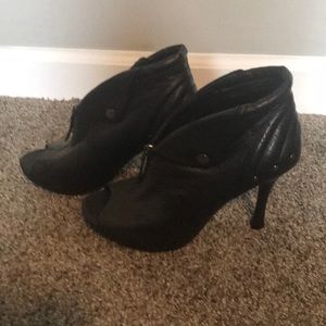 B.Makowski black ankle booties